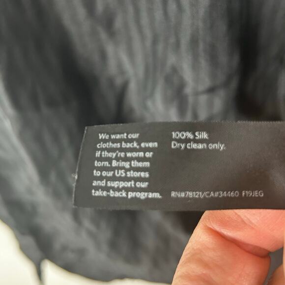 Eileen Fisher Silk Sleeveless Blouse Tunic Size Medium Black Stripe - Picture 5 of 5